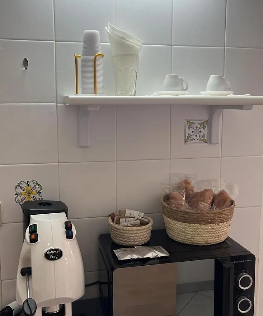 Casa Dei Nonni Di Yuri Bed & Breakfast Palermo Italy